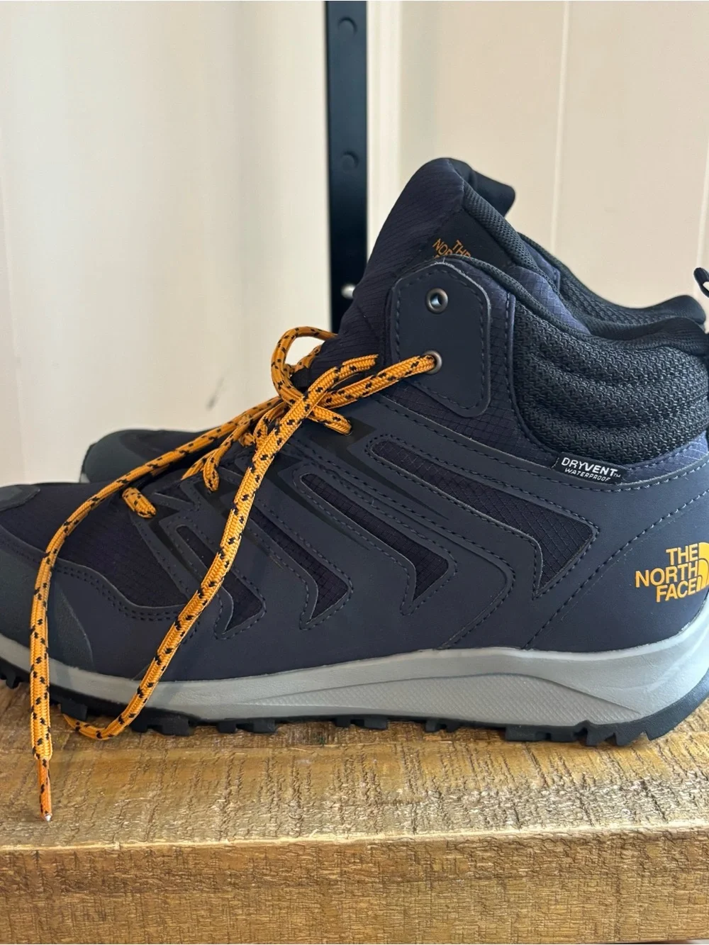 The North Face Venture Fasthike II Mid Waterproof Hiking Boots Mens 9 NWOT